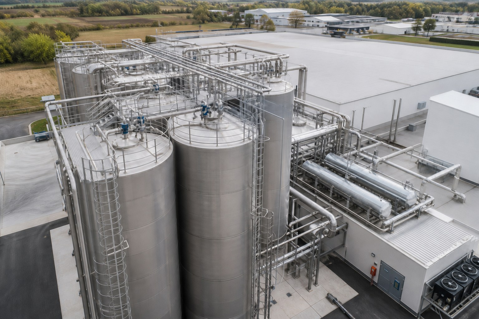 Industriële silo’s en leidingwerk